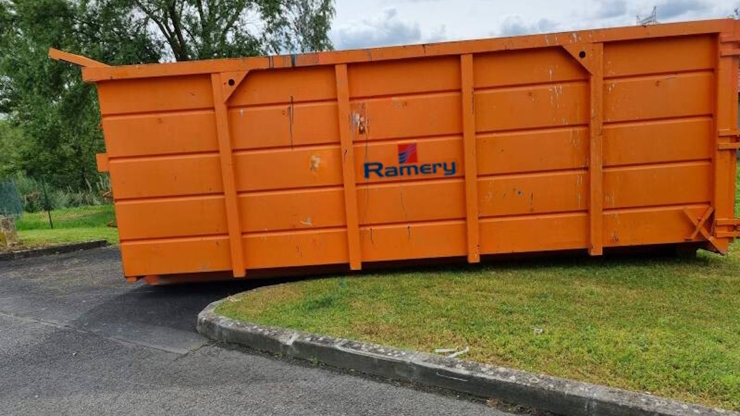 Photographie d'une benne Ramery Environnement.